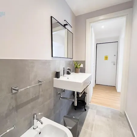 Imbriani 10b Tirabora Short Rent * Trieste